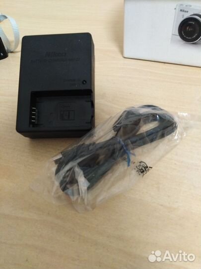 Компактный фотоаппарат Nikon 1j1