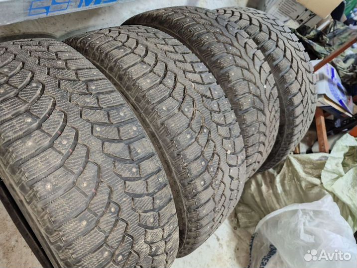 Bridgestone Blizzak Spike-01 225/60 R17