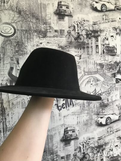 Форменная чёрная шляпа