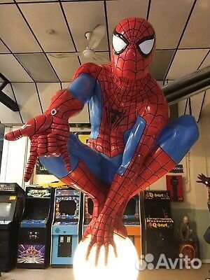 Статуи, фигуры кино и мульт персонажей