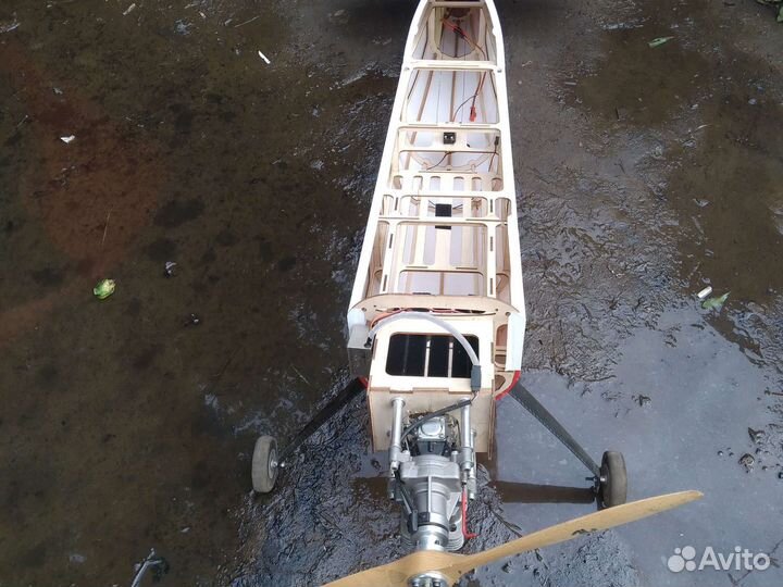 Радиоуправляемый самолет с двс