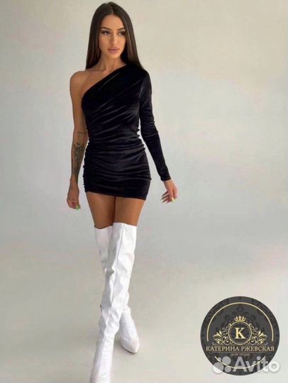 Черное бархатное платье