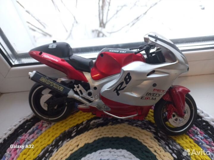 Игрушечные машинки большие - несколько штук