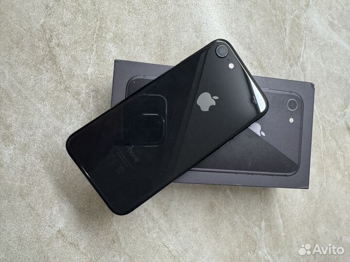 iPhone 8, 64 ГБ