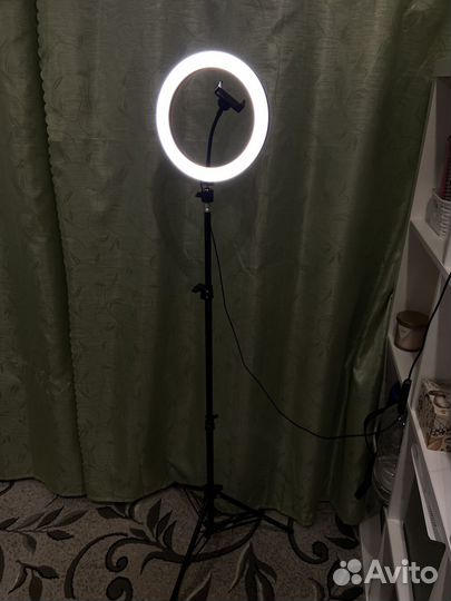 Кольцевая лампа со штативом
