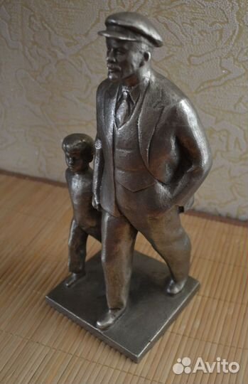 Статуэтка “Ленин с ребёнком”