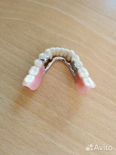 Съёмные протезы, несъёмные. Зубной техник