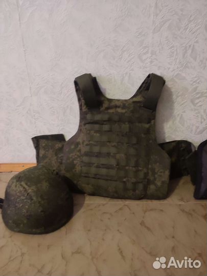 Бронежилет и шлем