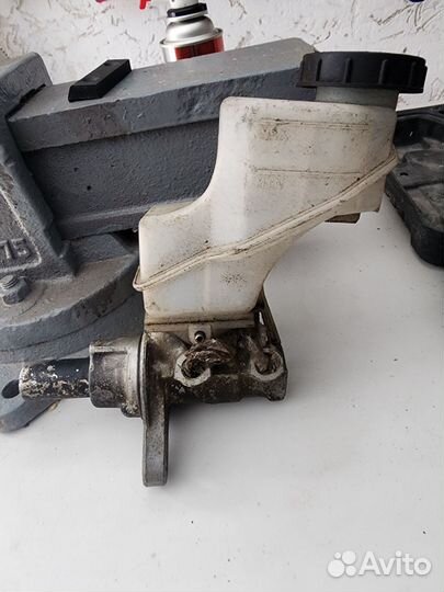 Главный тормозной цилиндр на Ниссан Теана