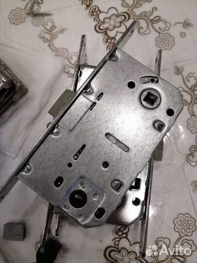 Замок межкомнатных дверей