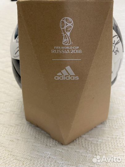 Футбольный мяч adidas telstar fifa 2018