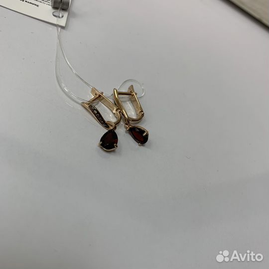 Золотые серьги с гранатом
