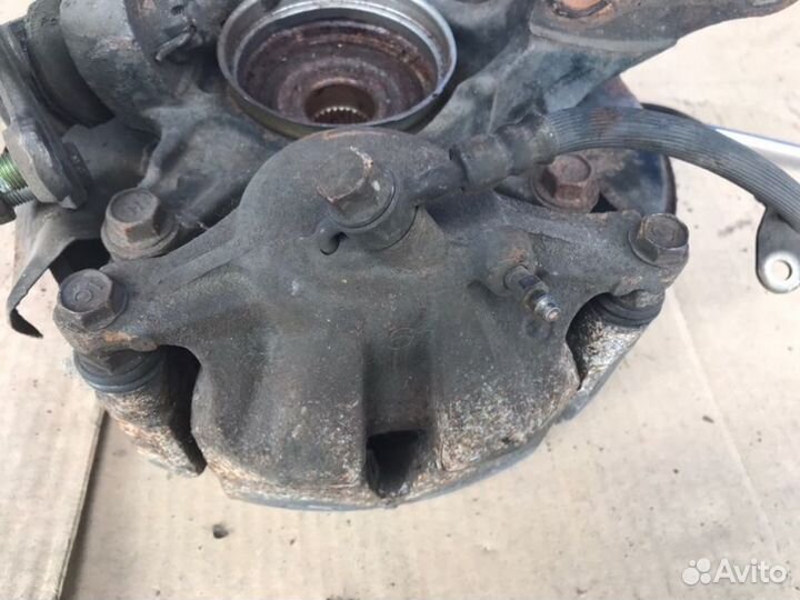 Суппорт передний левый Toyota Sienna XL10 1MZ-FE