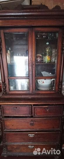 Старинный антикварный шкаф буфет