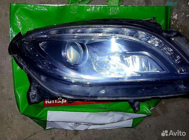 Передняя фара на mercedes ML