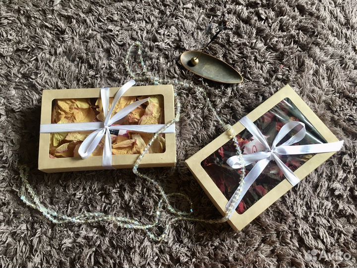 Сухоцветы, лепестки роз, необычные подарки