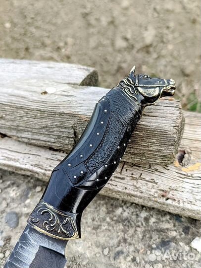 Нож из дамасской стали
