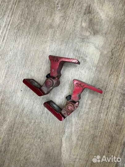 Петли двери передние правые Volkswagen Polo седан