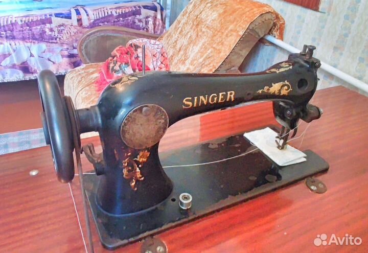 Продам старинную швейную машинку Singer