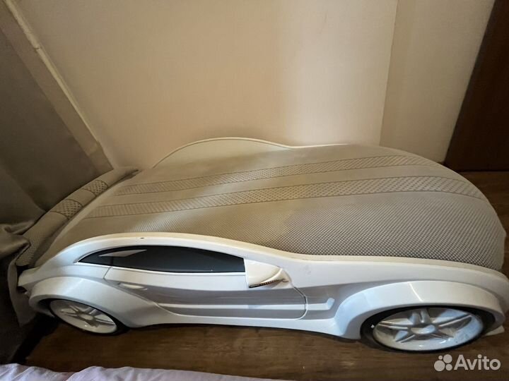 Детская кровать машина