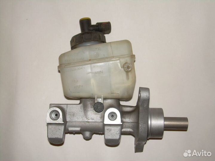 Главный тормозной цилиндр Рено Дастер 1.6 4х4