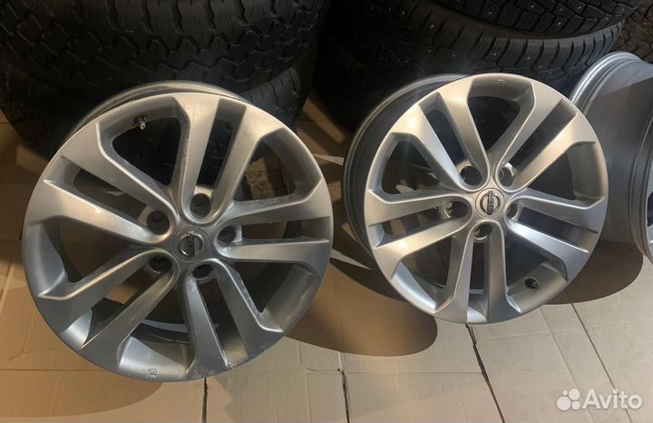 Литые диски r17 5x114,3 ET47 DIA66,1 Nissan