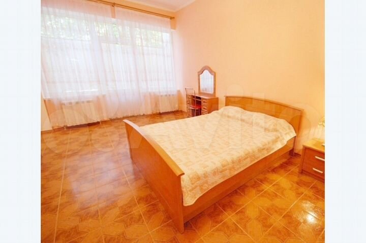 3-к. квартира, 95 м², 1/3 эт.