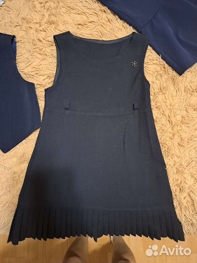 Школьная форма для девочки б/у темно-синяя. 38-40