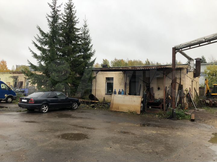 Здание 430 м² на земельном участке 2976 м²