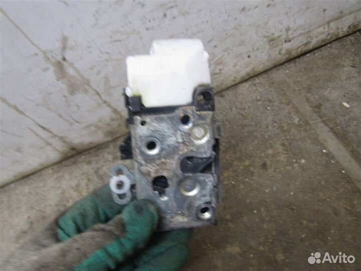 Замок двери передней правой Chevrolet Captiva 2008