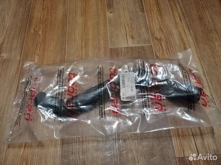 Патрубок системы охлаждения Volkswagen Passat