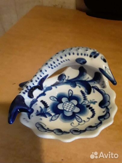 Гжель. Фарфоровая икорница