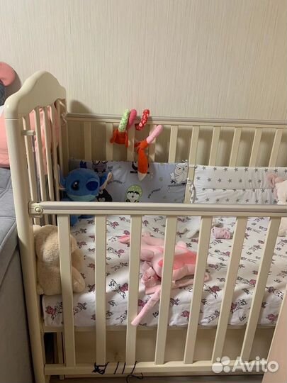 Детская кроватка с продольным маятником