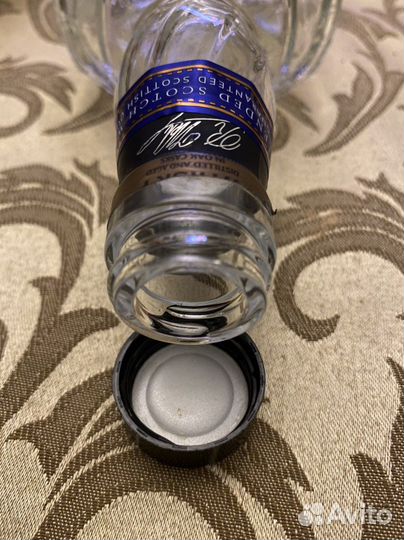 Пустая бутылка из-под виски