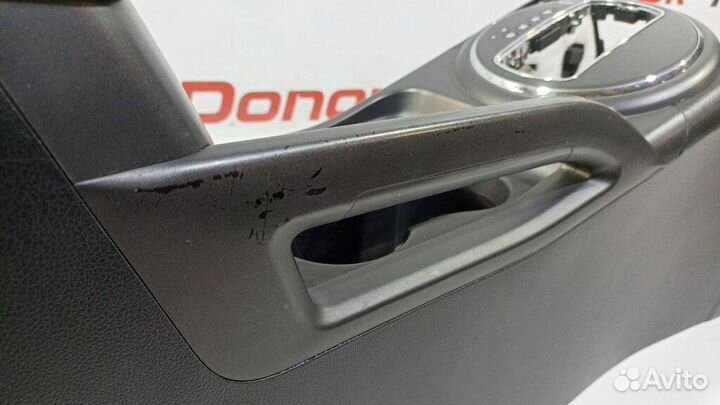 Консоль центральная (подлокотник) б/у для Kia Spor