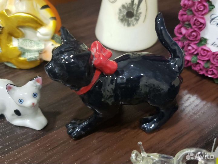 Статуэтки, фигурки, сувениры