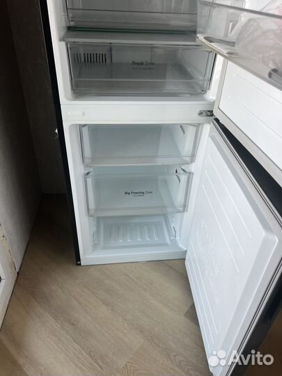 Холодильник LG 341л DoorCooling+ Черный