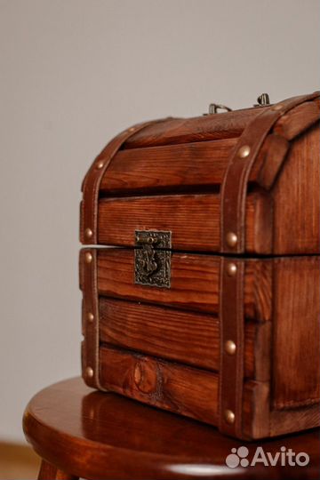 Сундук деревянный