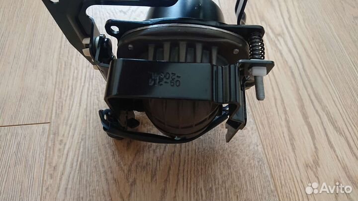 Противотуманка левая mitsubishi lancer 03-07