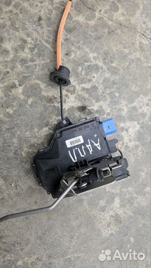 0130821764Замок двери передний правый Audi A8 D3