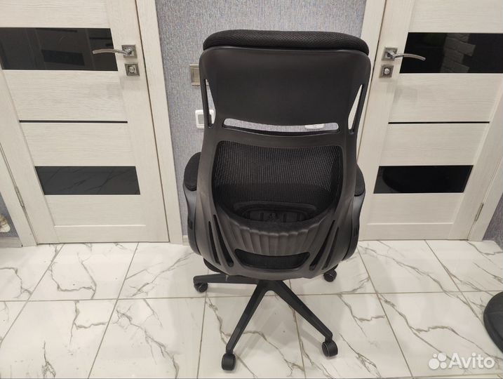 Компьютерное кресло Syrrika черное