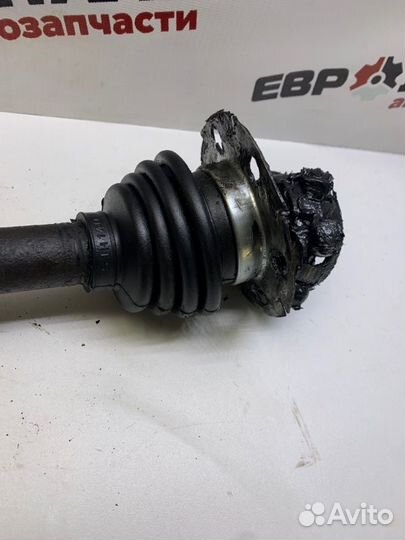 Полуось левый Volkswagen Vento седан 1.8 AAM 1992