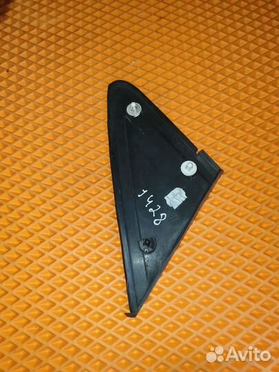 Накладка переднего крыла левого Ford Focus