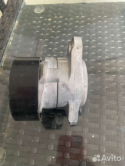 Натяжной ролик mercedes