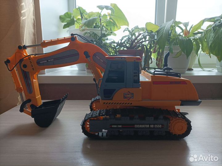 Экскаватор на пульте управления