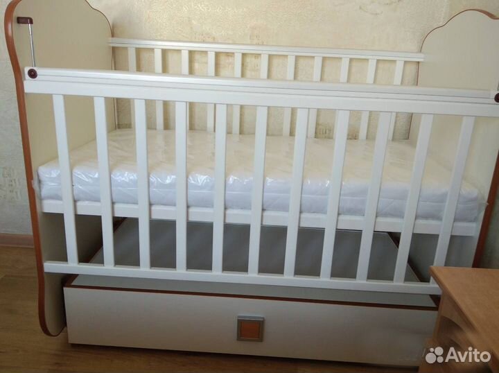 Кроватка с маятником+матрас+постельное с бортиками