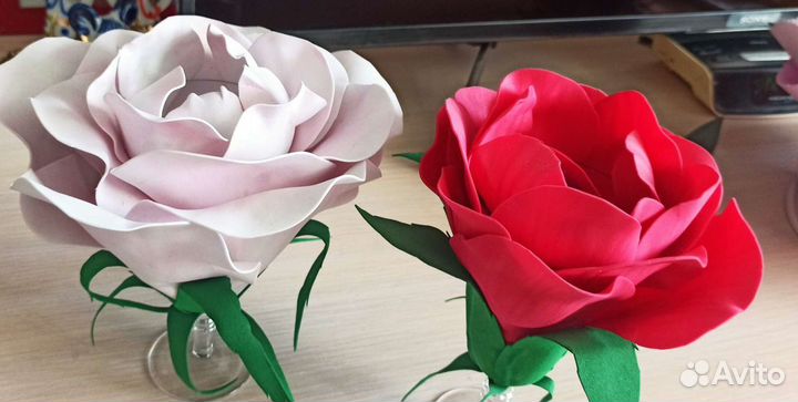 Роза на бокале