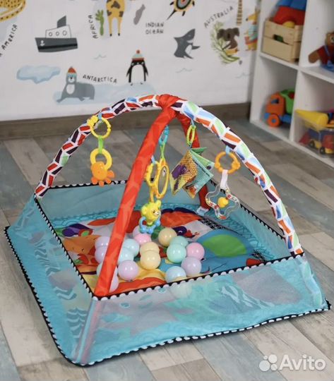Детский игровой коврик с игрушками