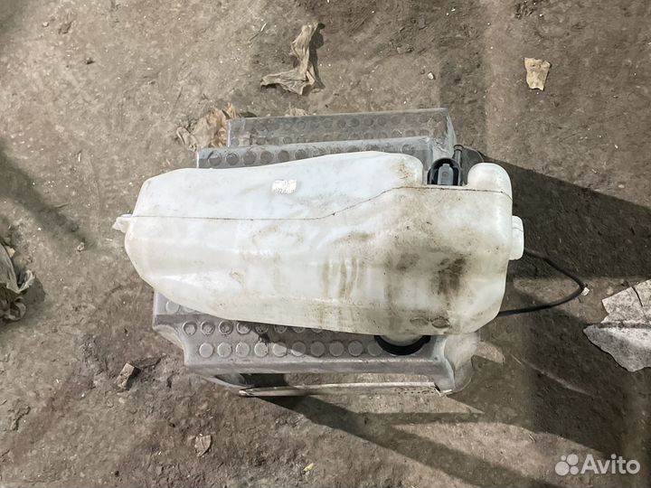 Бачок омывателя лобового стекла Renault logan II