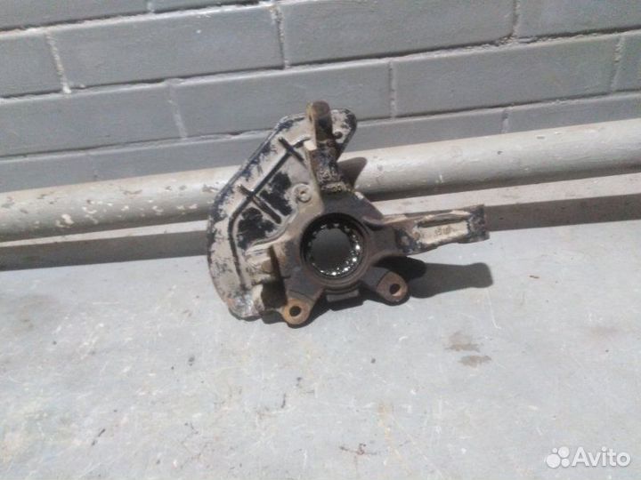 Кулак поворотный передний левый Fiat Albea